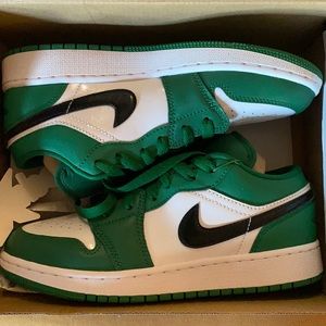 Air Jordan 1 Low (GS) pine green/ black / white
